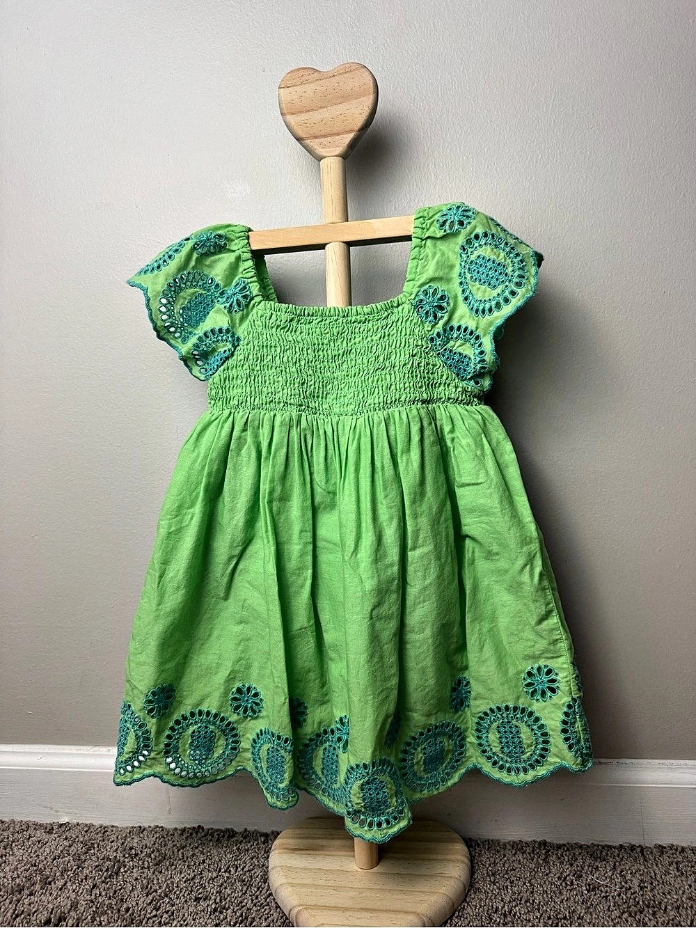 Gap Embroidered Floral Dress Size 2T in Green & Blue